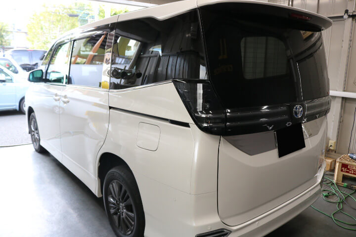 ヴォクシー 6AA-ZWR95W シルフィード 施工